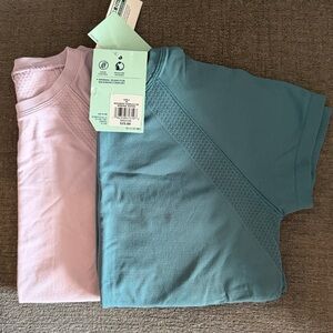 Lot DSG  movement seamless top Teal NWT and Light purple in good used condition